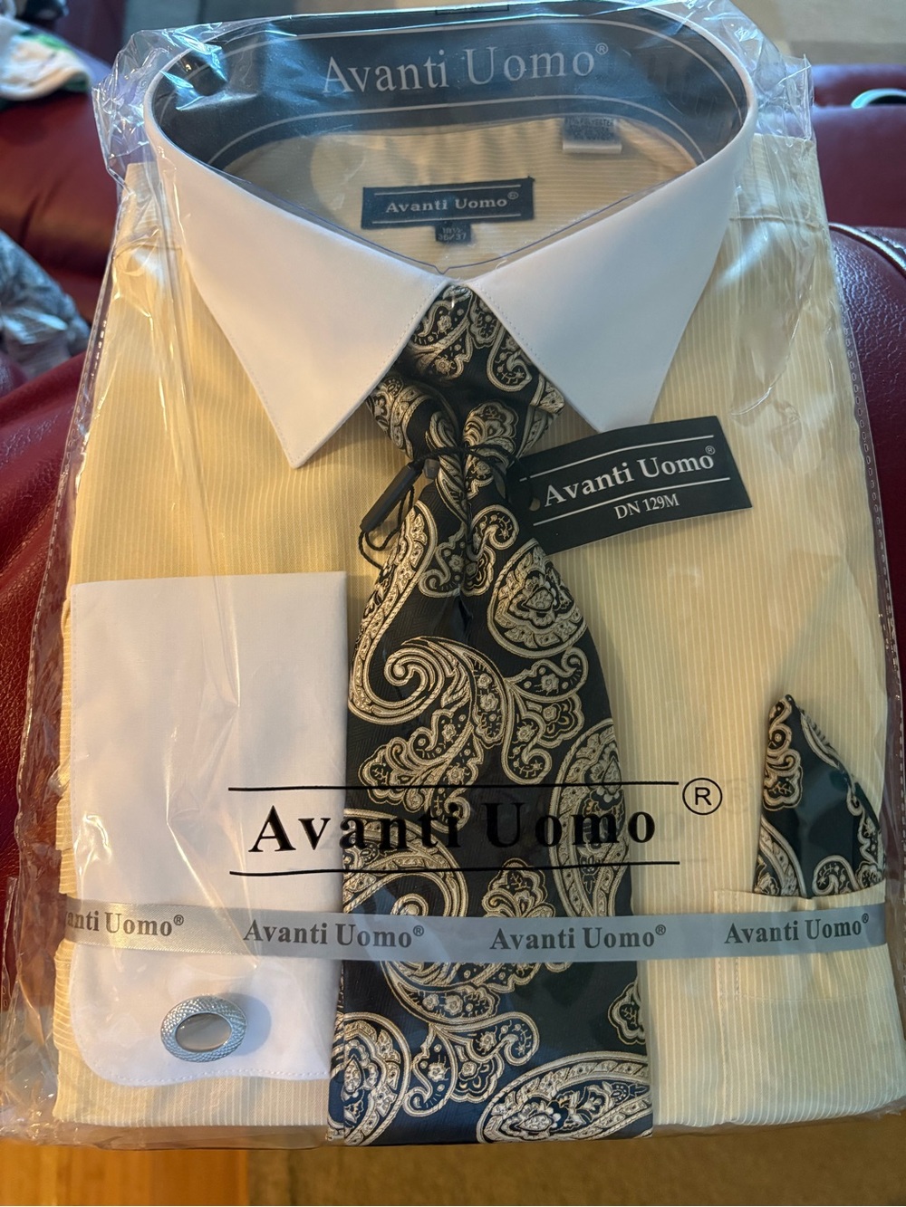Avanti Men’s Cream Dress Shirt with White Collar and Black Paisley Tie